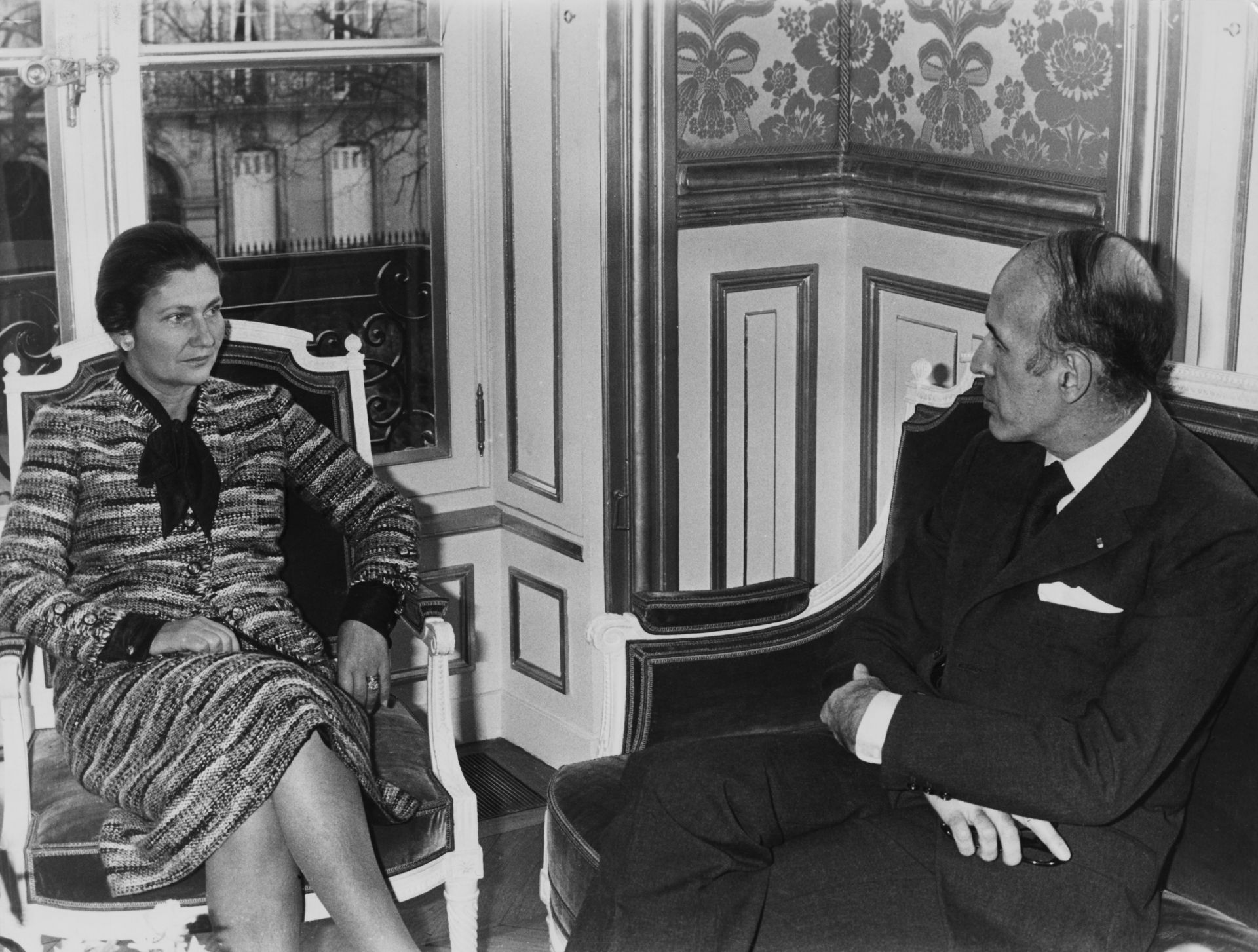 С френския здравен министър Симон Вейл през 1974 г. 