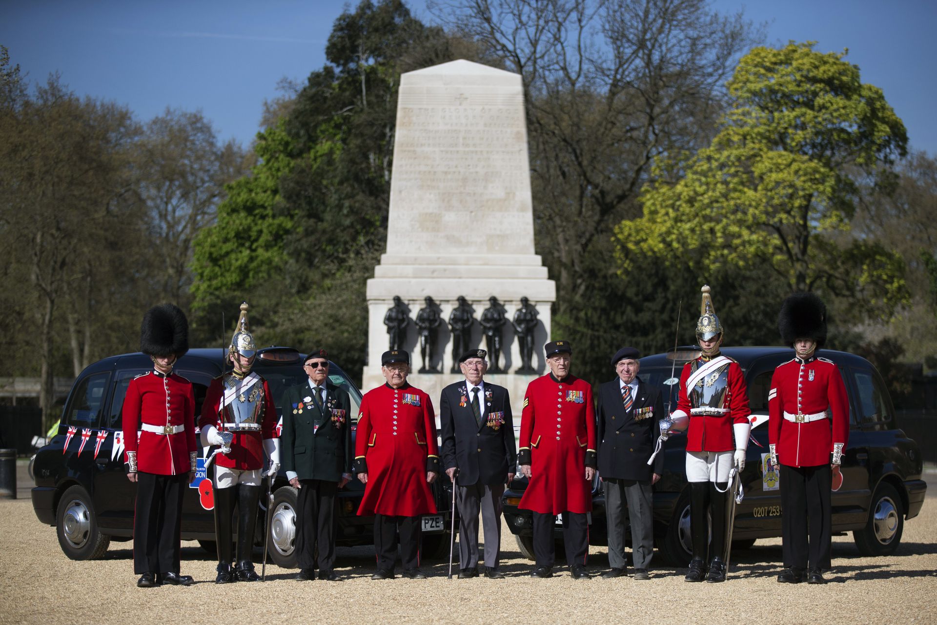 Ветерани и гвардейци отбелязват деня на победата в Лондон