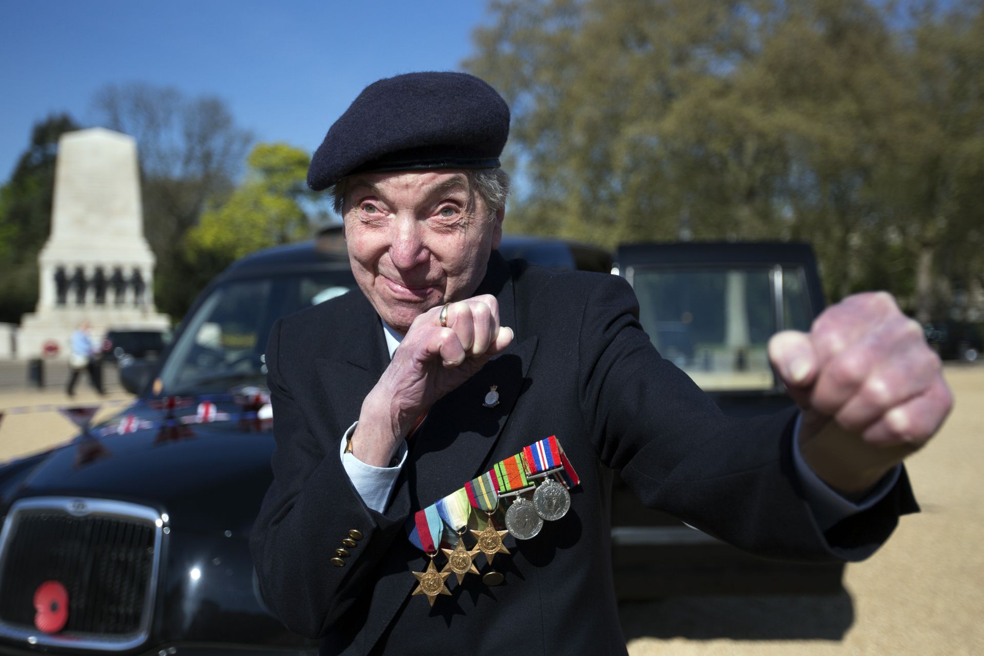 90-годишният ветеран Питър Кент демонстрира, че още има боен дух