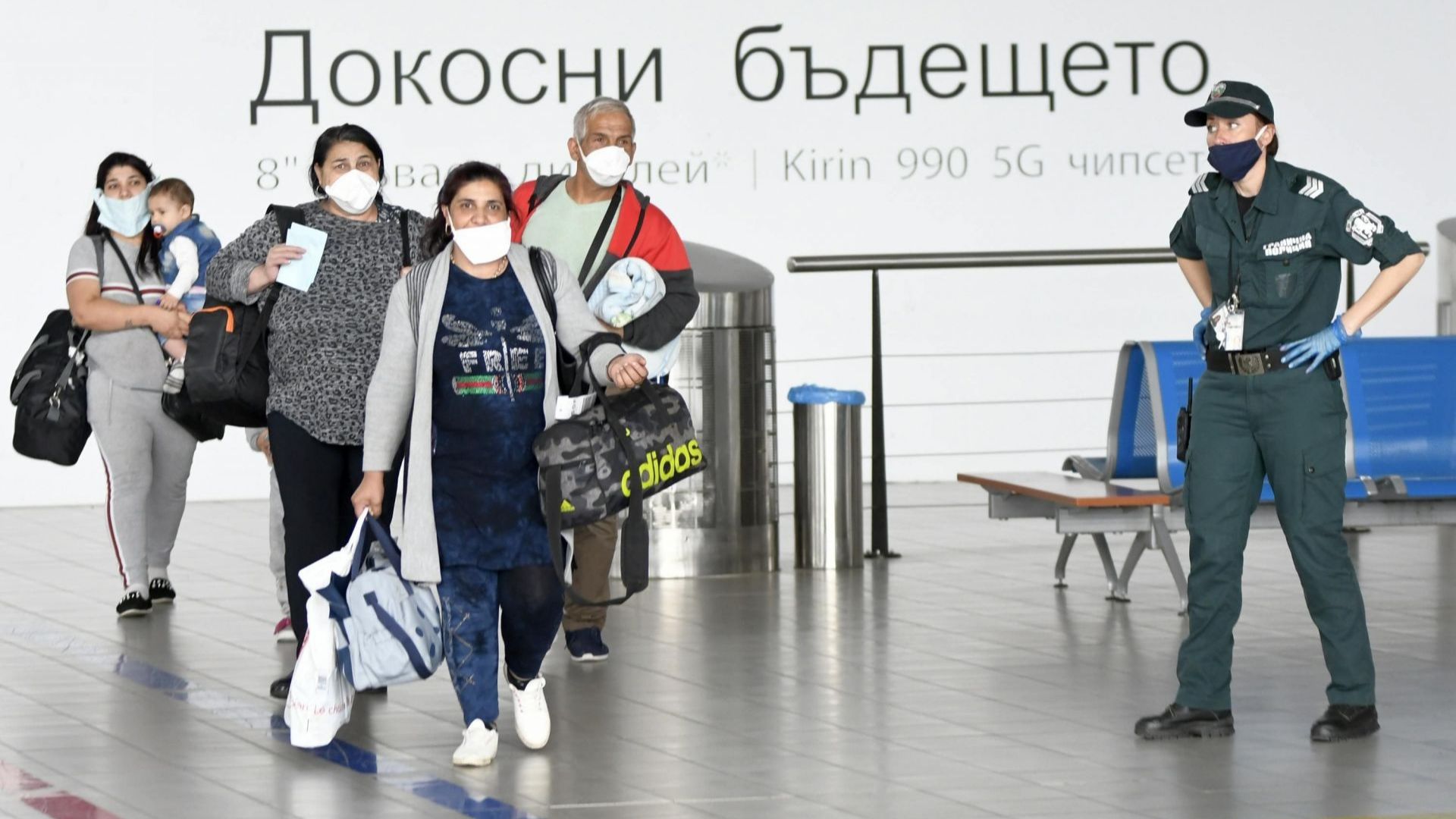 Всички 73 български граждани включително и сезонните работници в земеделието