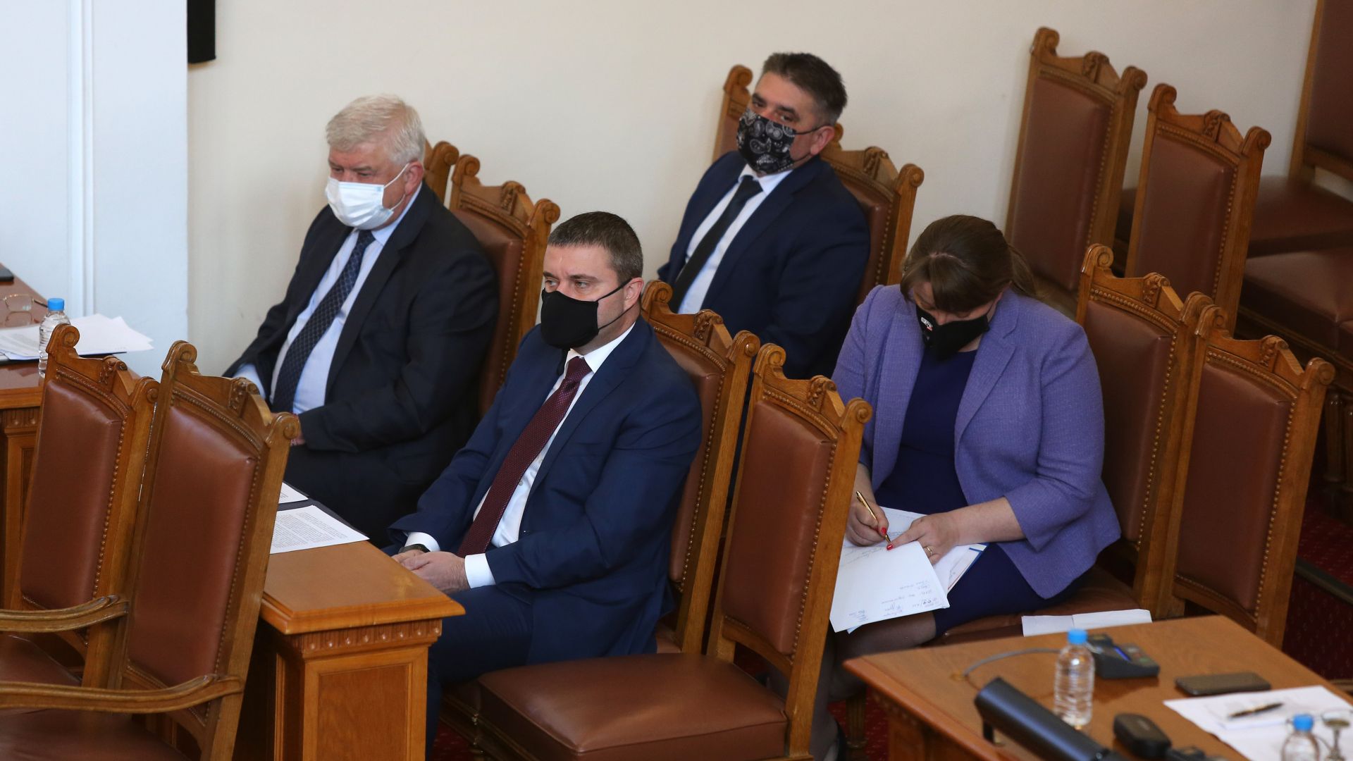 Единствено БСП се противопостави на това министърът на здравеопазването да