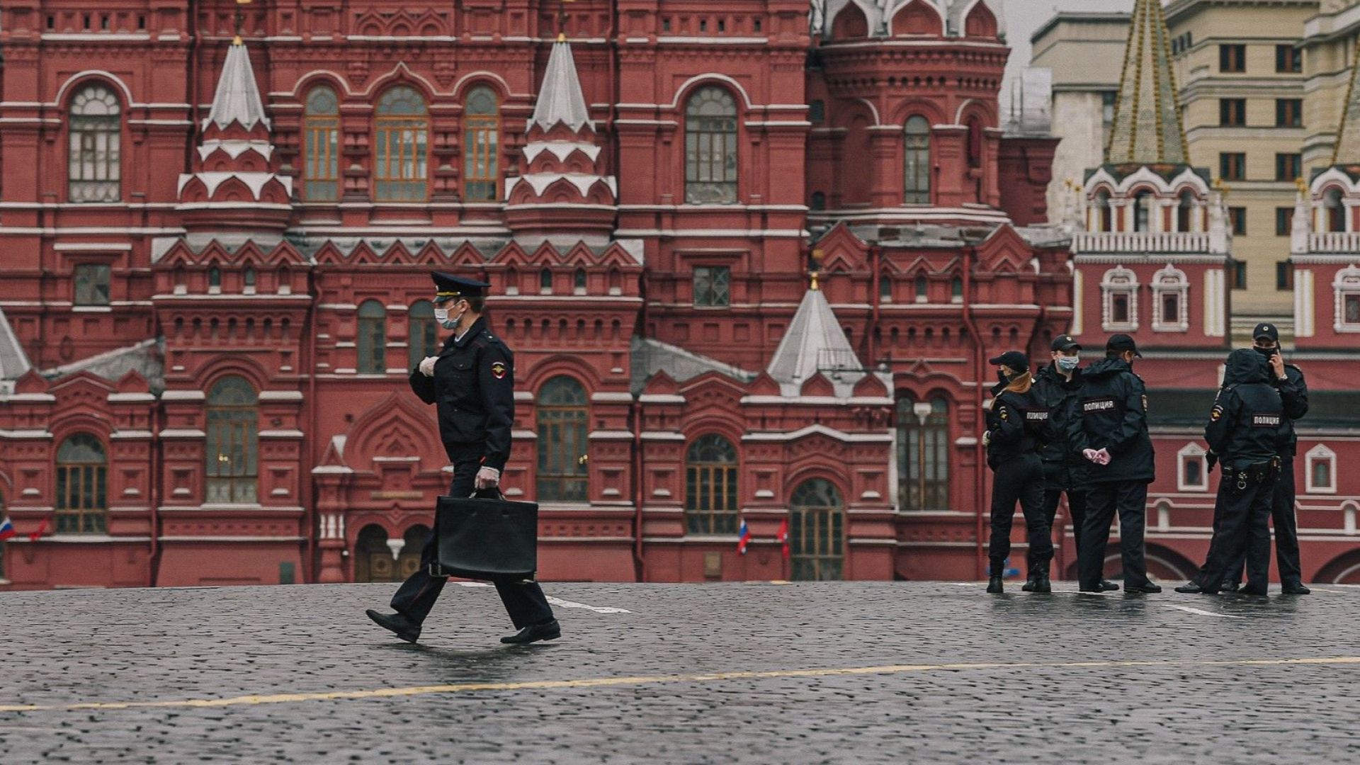 Кремъл на лов за хора: Как Русия си купува политическо влияние