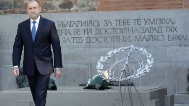 Президентът Румен Радев: Здравната криза може да премине в политическа