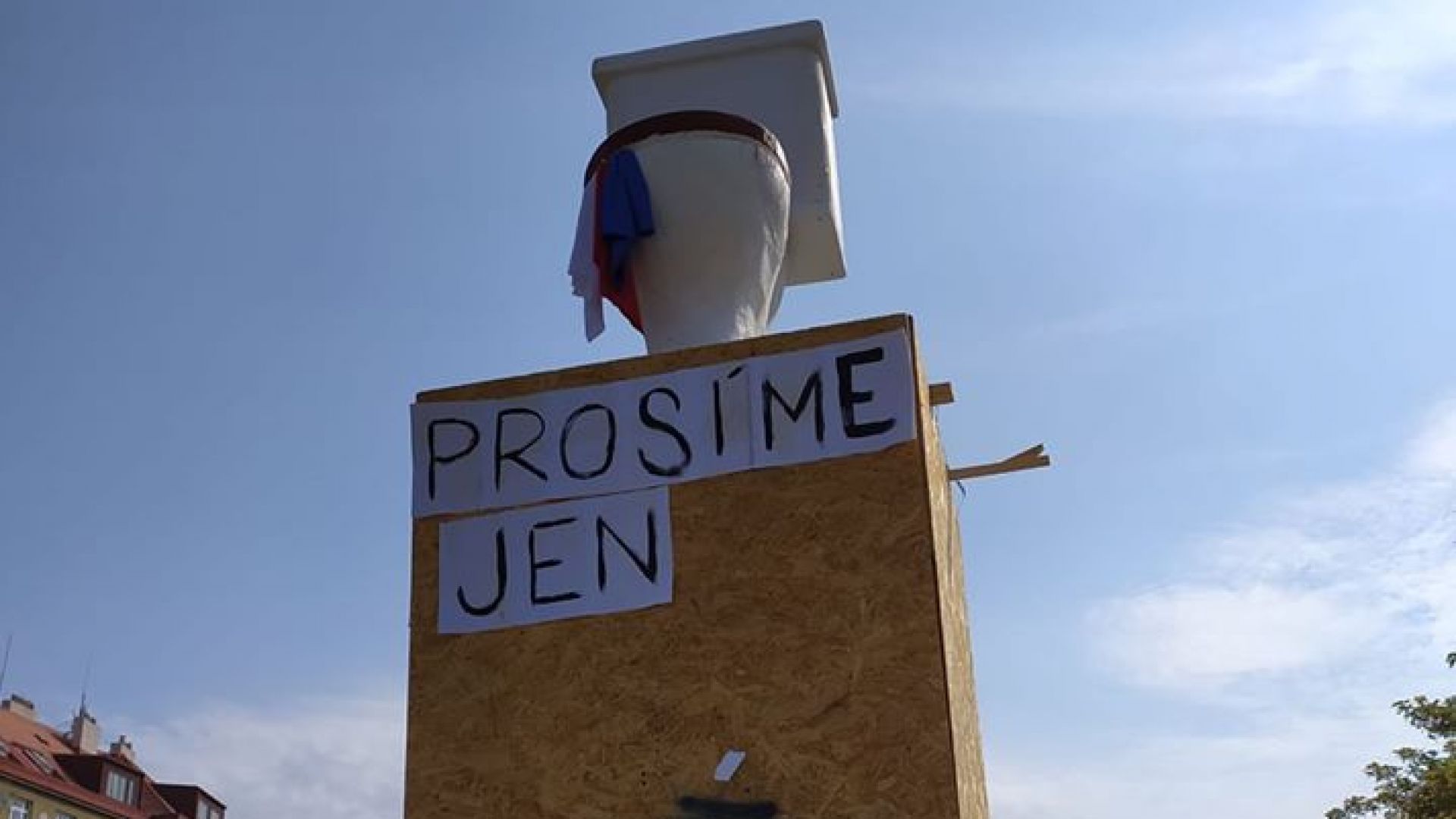 Властите в район на Прага премахнаха вчера тоалетна чиния от