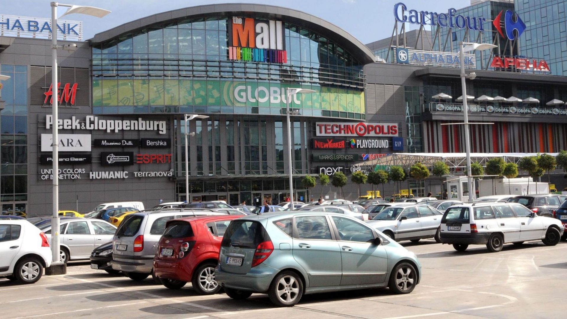 Отварянето на моловете ще е една от последните мерки които