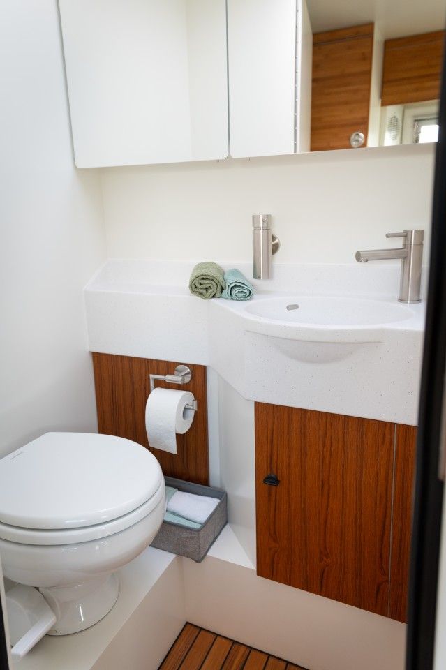 Unicat MD56c разполага дори със собствена тоалетна
