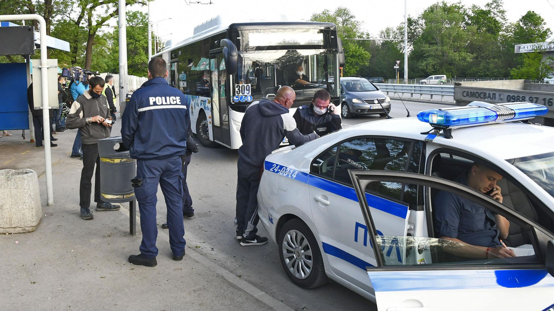 Започнаха масовите проверки за носене на маски в градския транспорт