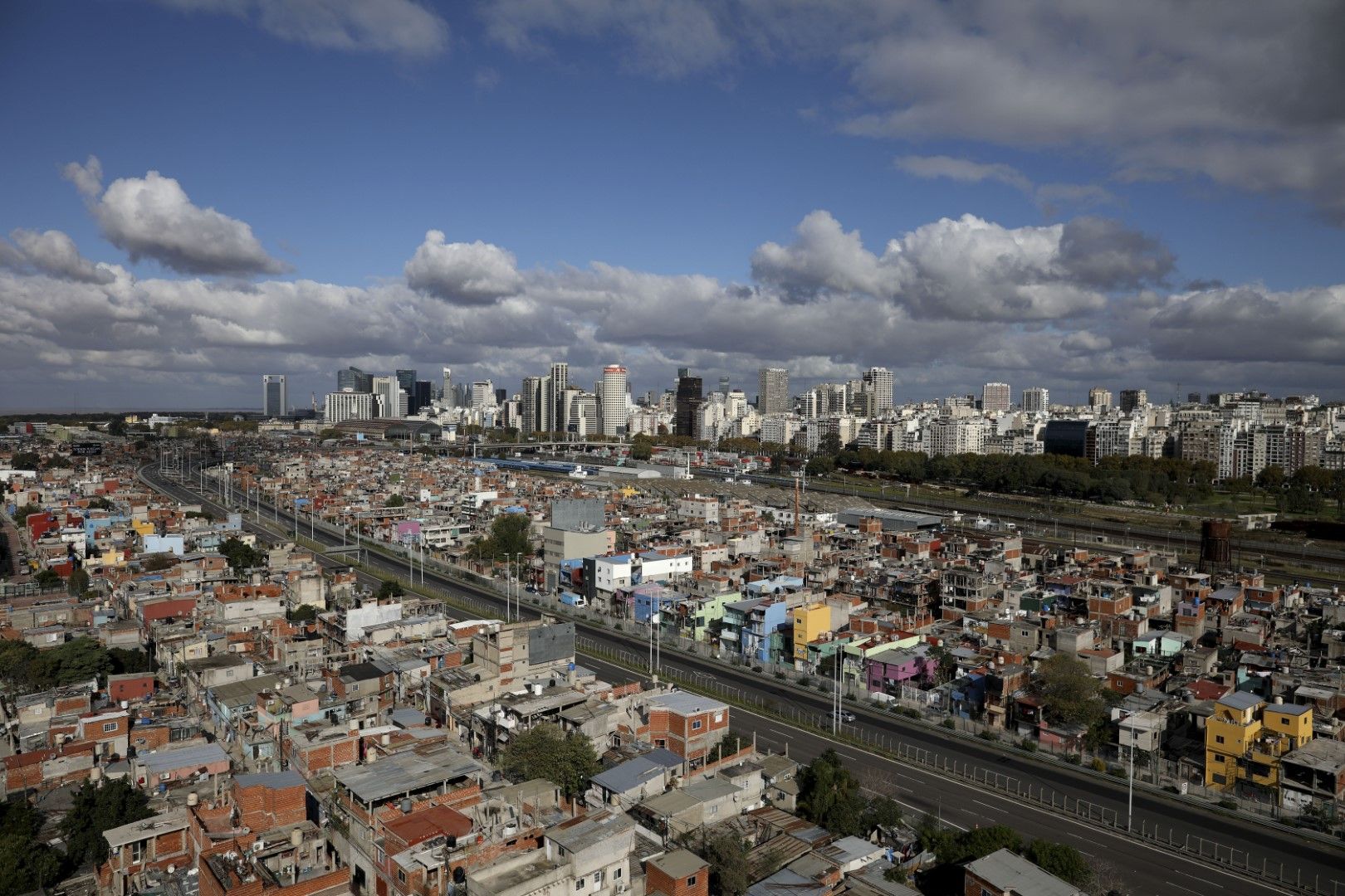 Спряна заради пандемията магистрала в краен квартална Буенос Айрес, 6 май