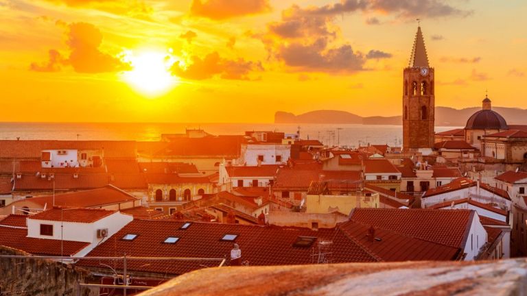 Алгеро: Средновековният испански чар на Сардиния край морето