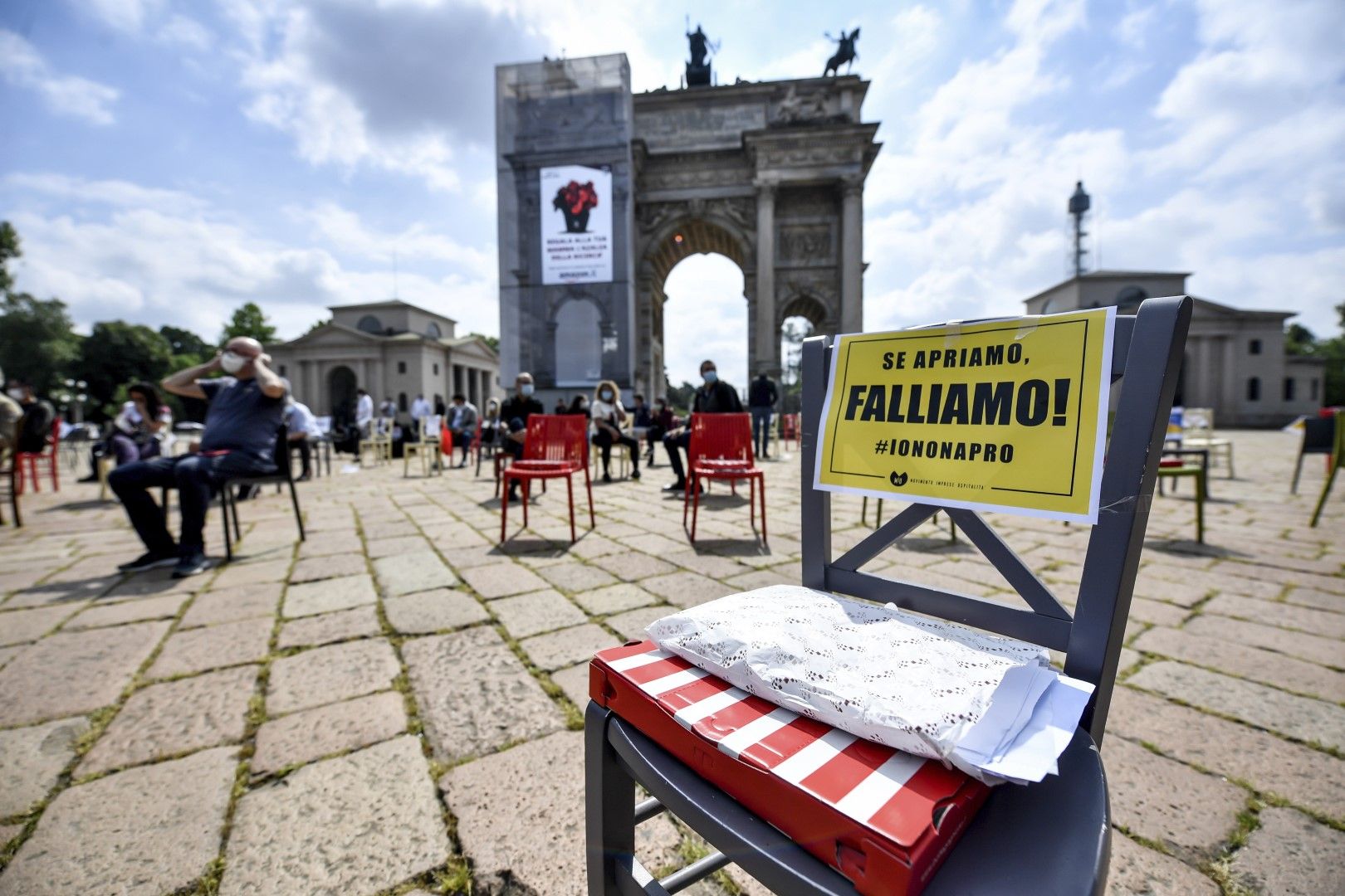 Протест на съдържатели на заведения в Милано срещу половинчатите мерки за отваряне на икономиката: Ако отворим, ще банкрутираме