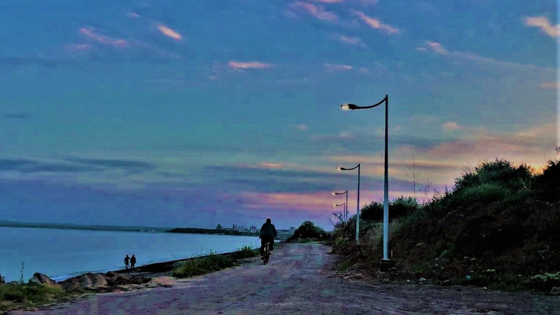 Осветено е продължението на велоалеята до Сарафово а два пъти