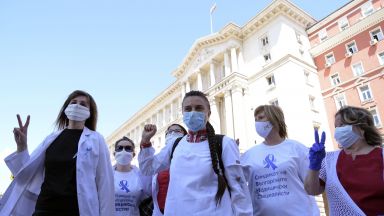 Медицински сестри от страната се включват в протест