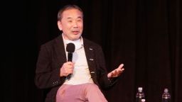 Харуки Мураками стана диджей, за да повдигне духа на нацията