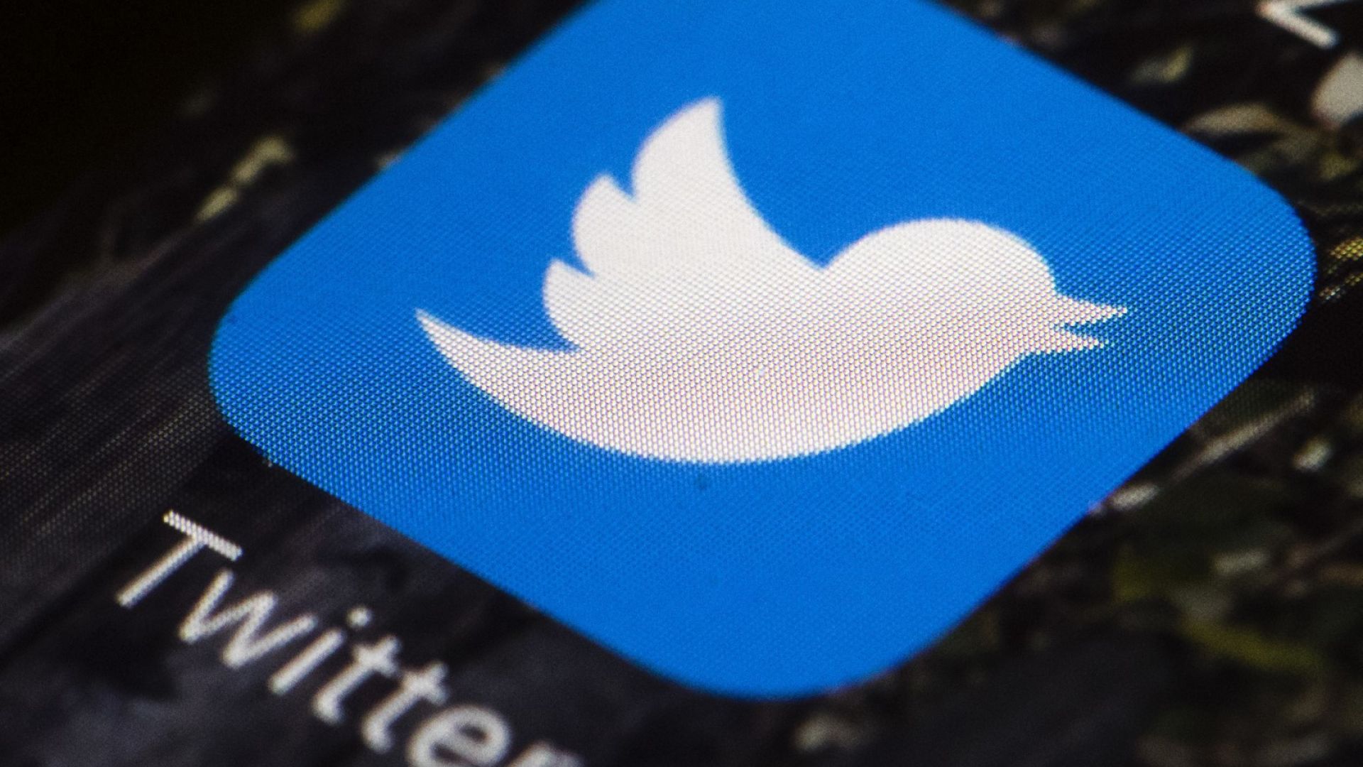 Twitter премахна 130 акаунта, свързани с Иран, по време на дебата Тръмп-Байдън