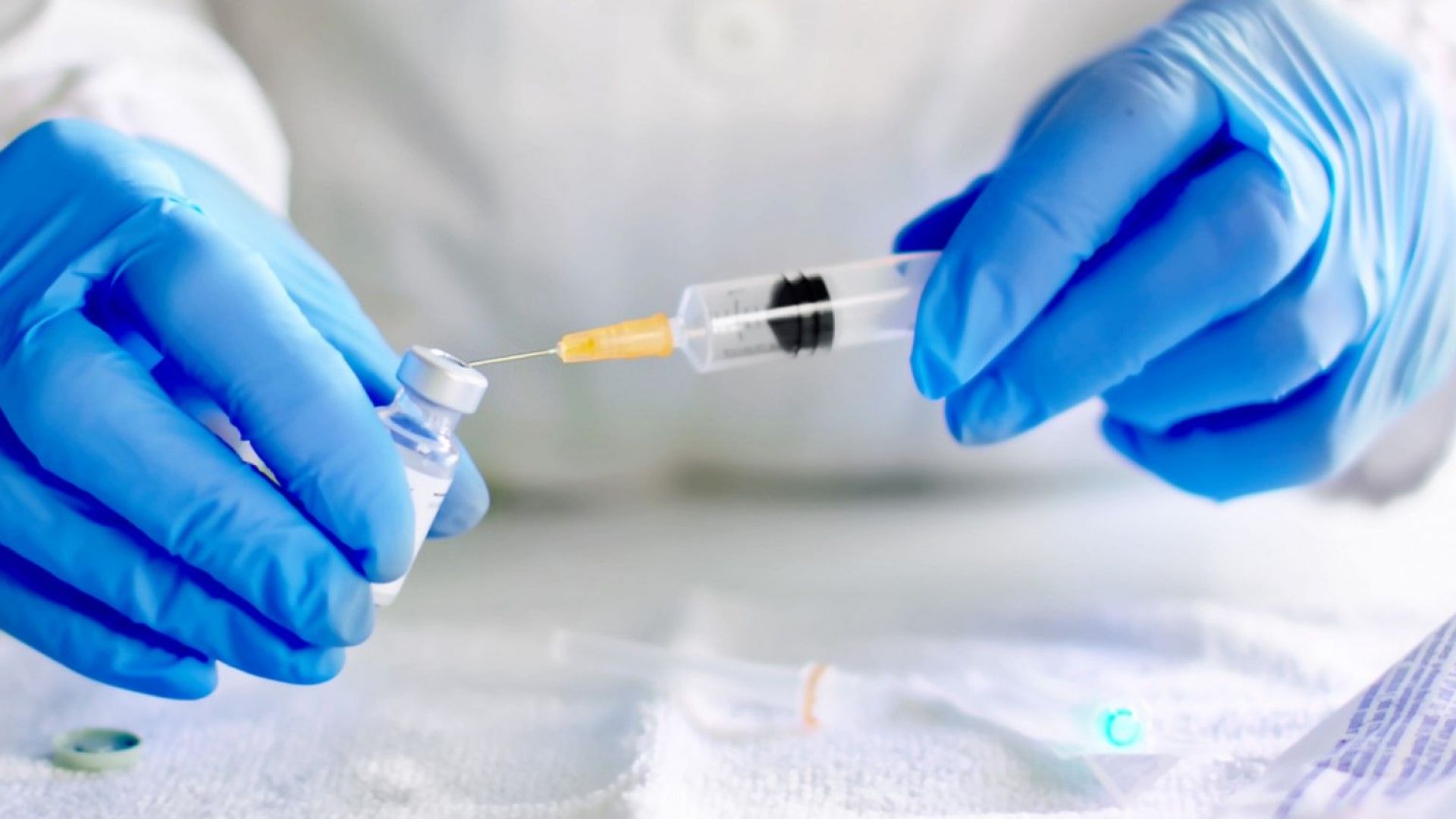 САЩ започва тестване на ваксината срещу COVID-19 на 30 000 доброволци