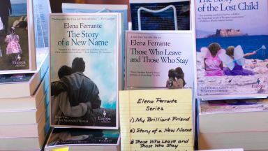 Последният роман на Елена Феранте ще бъде адаптиран в поредица за Нетфликс