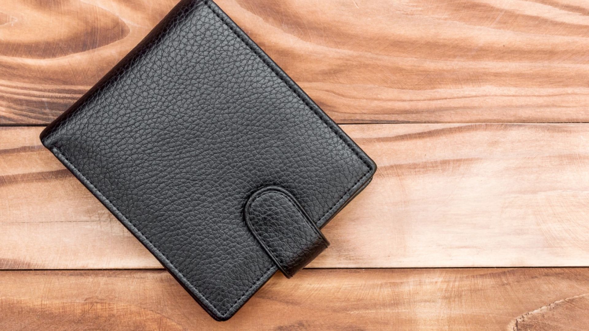 Шуменец на 41 години намери портфейл с пари и го