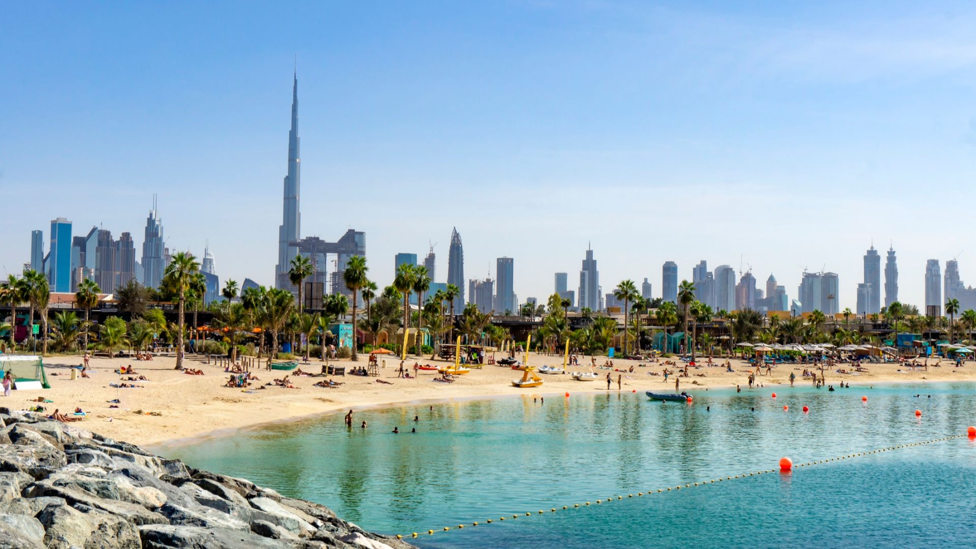 Как Дубай се опитва да съживи туризма