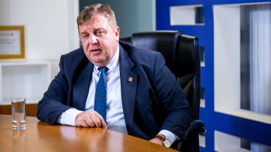 Премиерът Кирил Петков ще подмени състава на Смесената историческа комисия