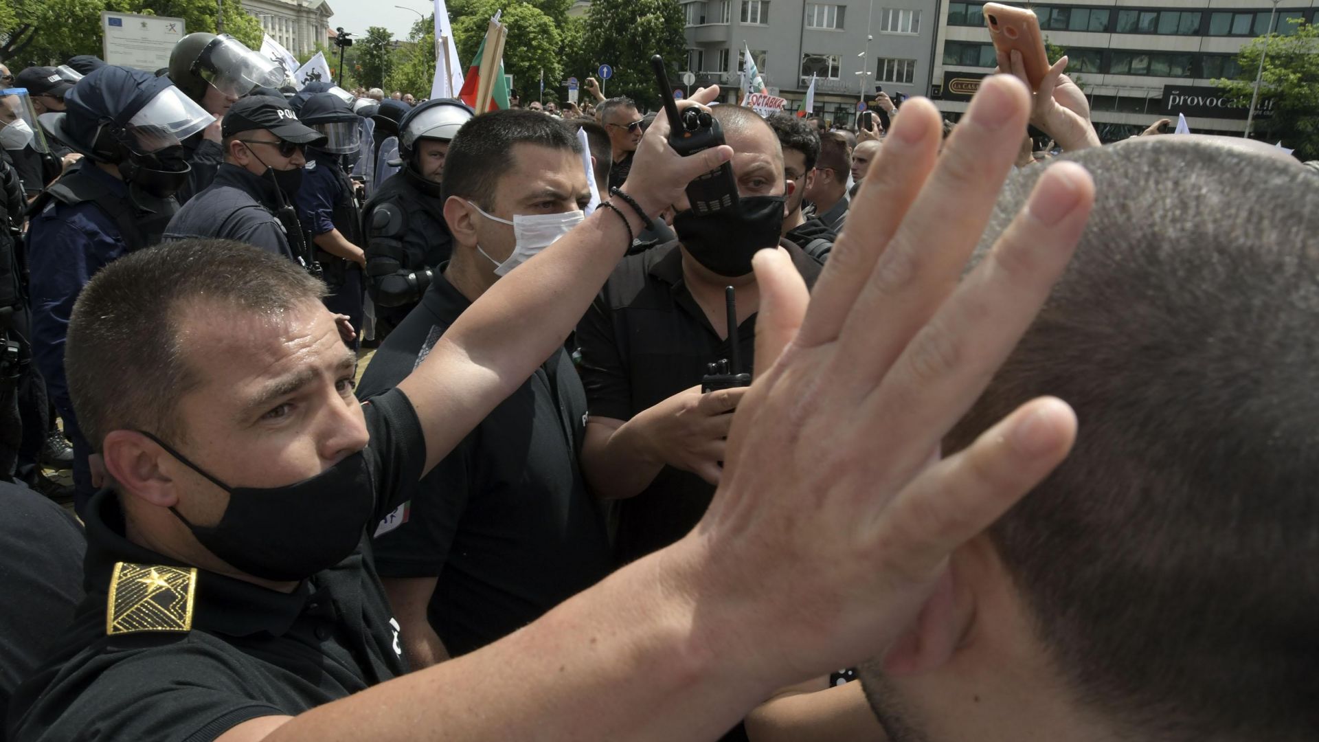 Седем мъже и жена са задържани по време на протеста