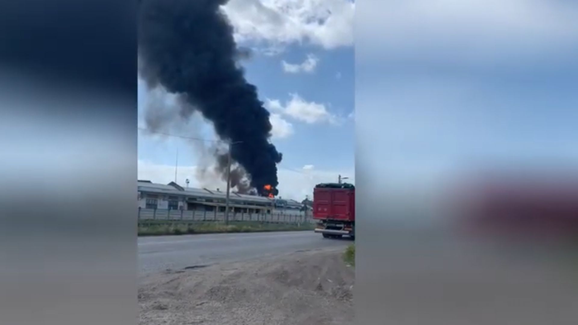 Двама души пострадаха днес при експлозия и последвал пожар в