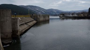 Маслени петна и мъртва риба в Панчарево след авария във ВЕЦ "Кокаляне"