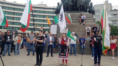 Трети ден на протест пред Парламента