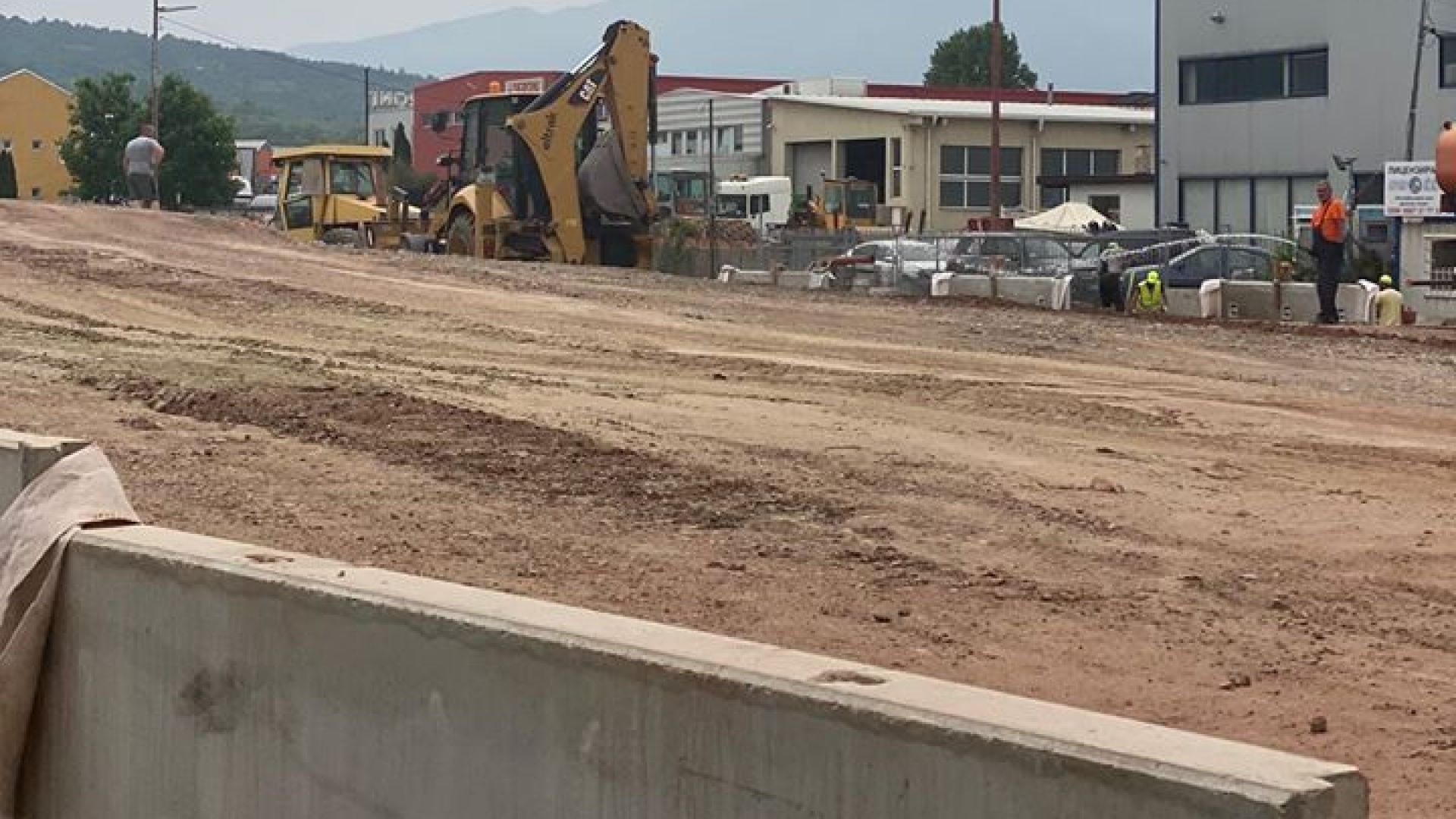 Работата по големите инфраструктурни обекти в страната не е спирала