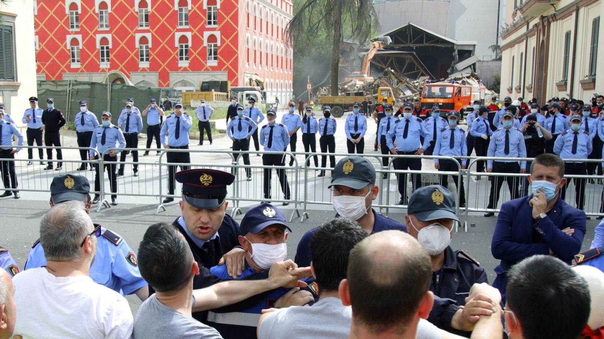 Европейският съюз призова за успокояване на ситуацията в Албания където