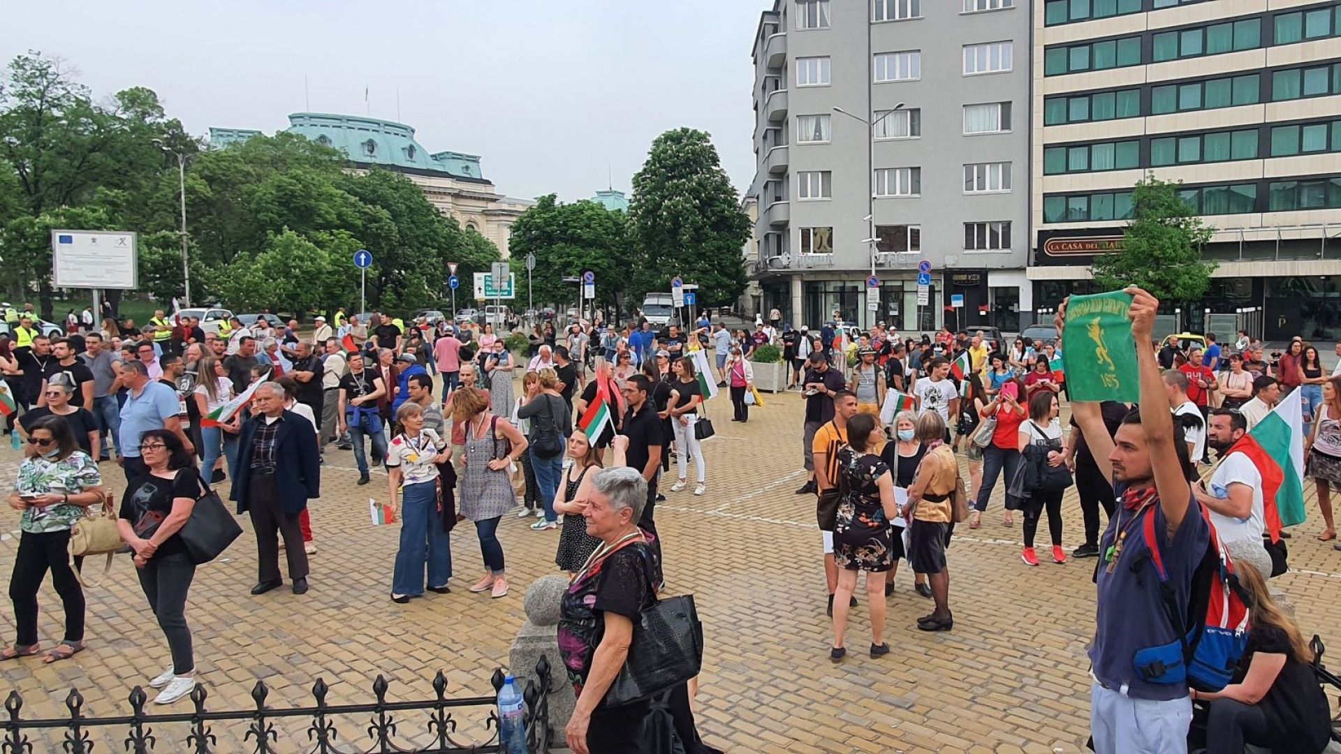И днес членове и симпатизанти на партия Възраждане излязоха на