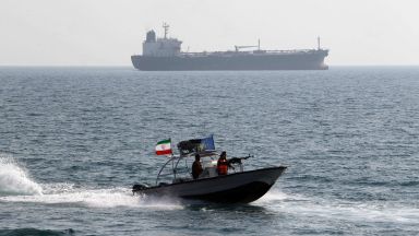 Петролен танкер е похитен в Оманския залив край бреговете на