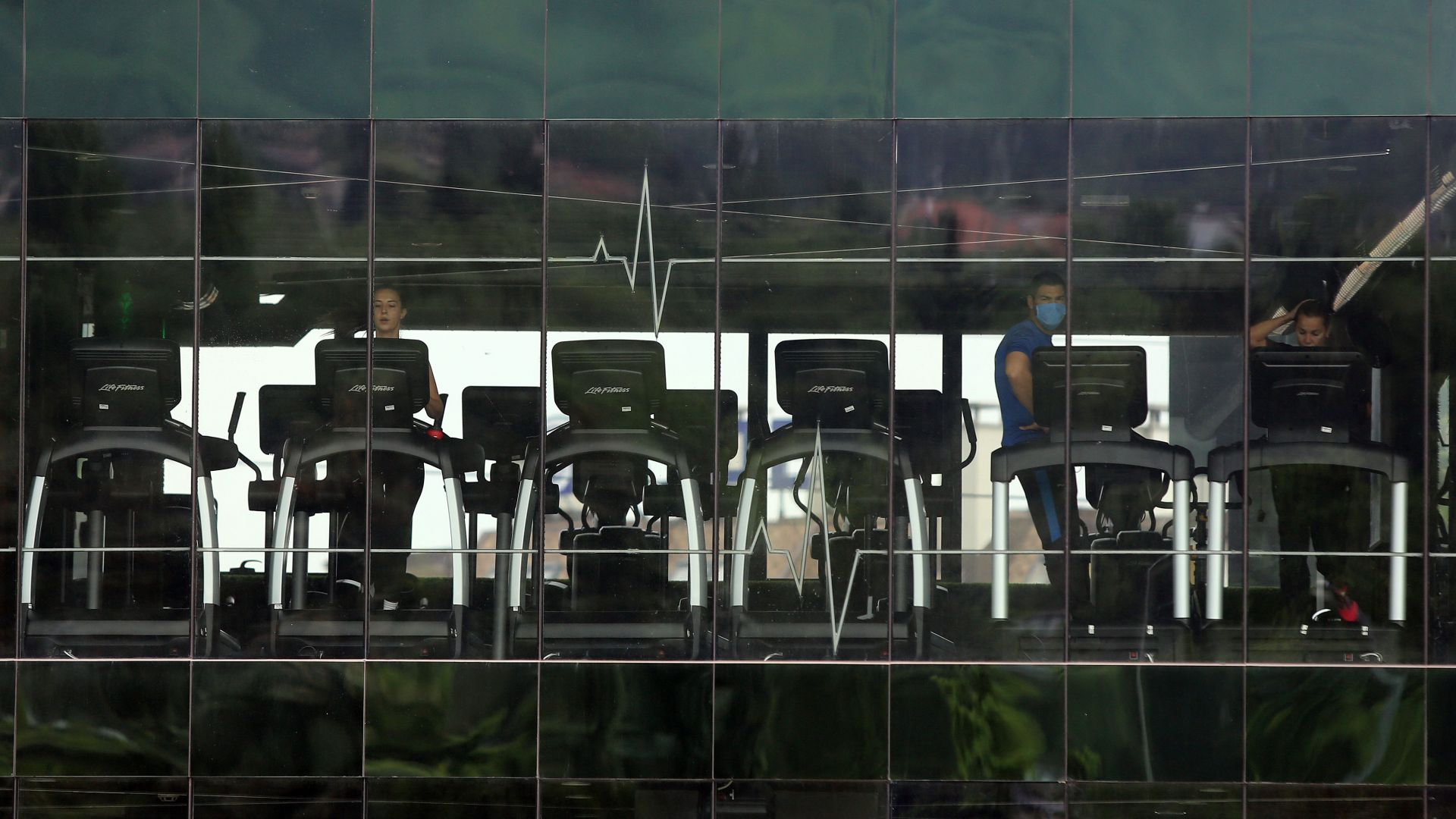 Около 50 от работещите във фитнес центровете са съкратени не