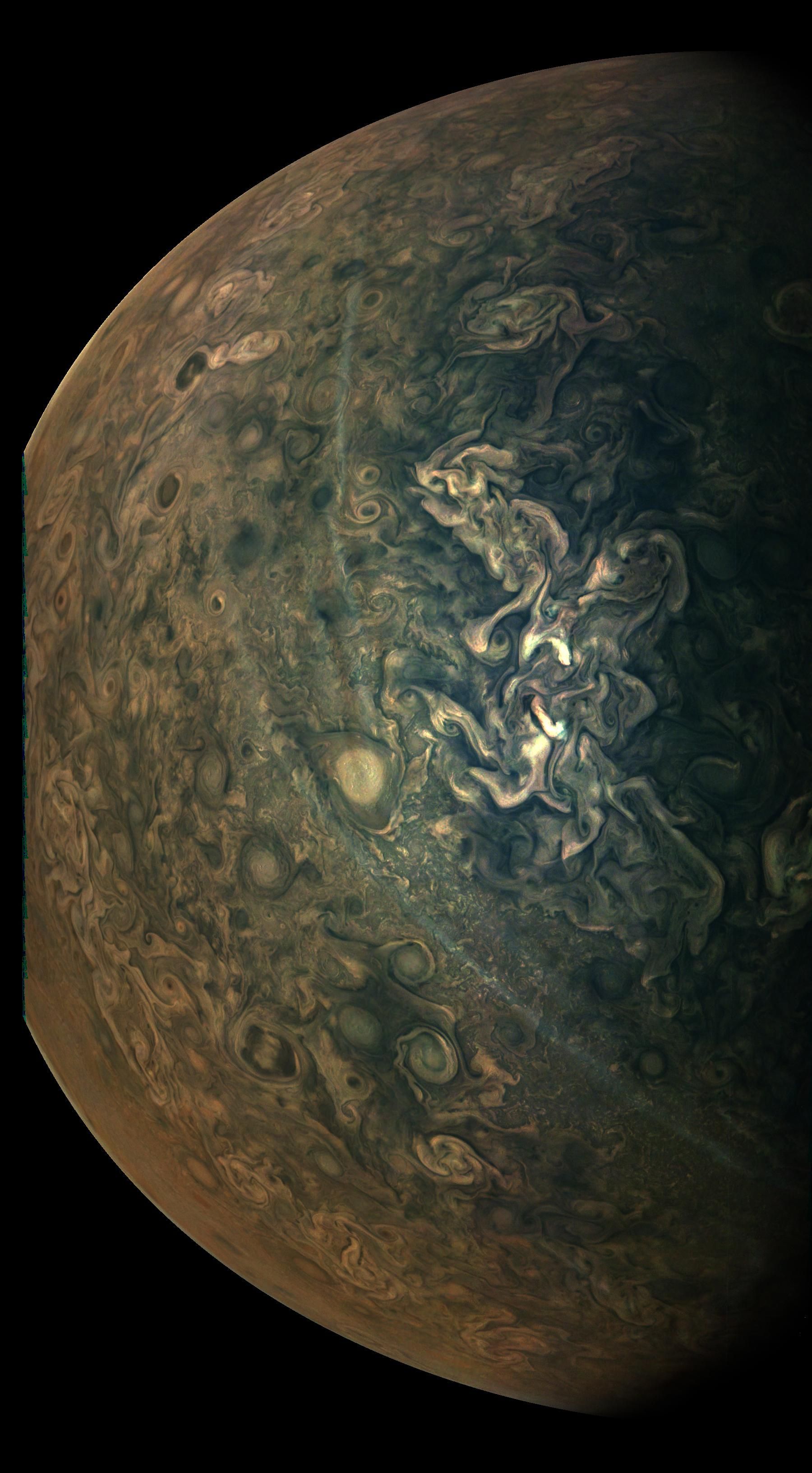Панорама, заснета от 25 000 км над Юпитер