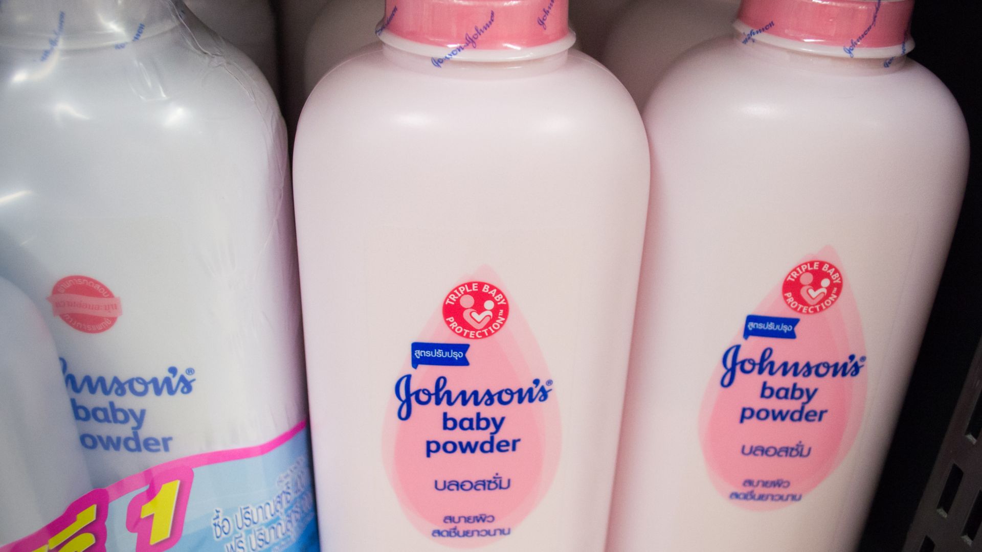 Johnson&Johnson спира от продажба бебешката пудра с талк