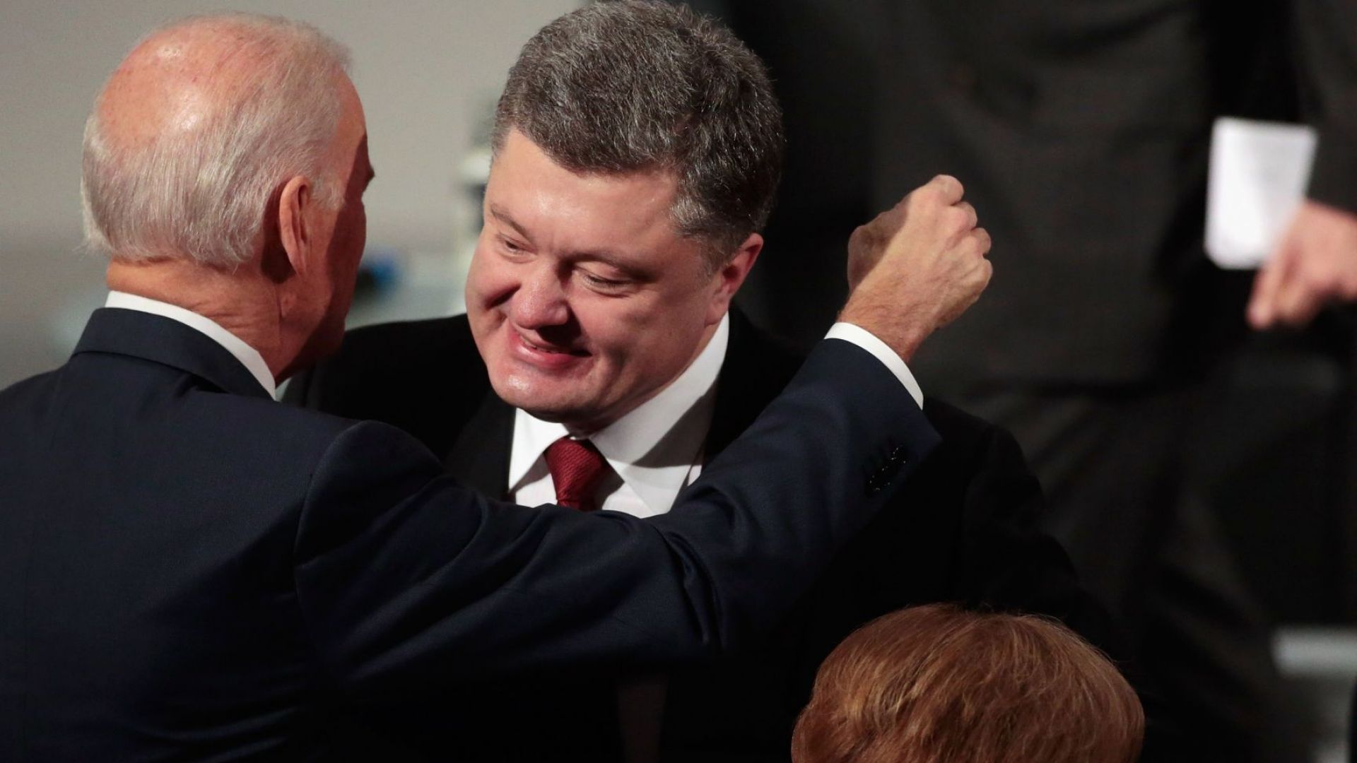 Украински депутат огласи скандални записи между Порошенко и Байдън