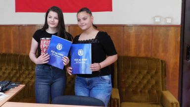 Ученички' намериха плик с пари и го предадоха в полицията