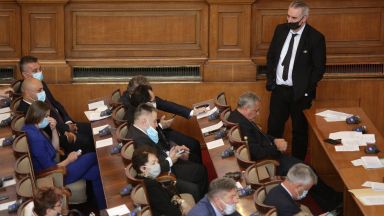  Парламентът се разгласи в отбрана на българската общественост в Украйна 