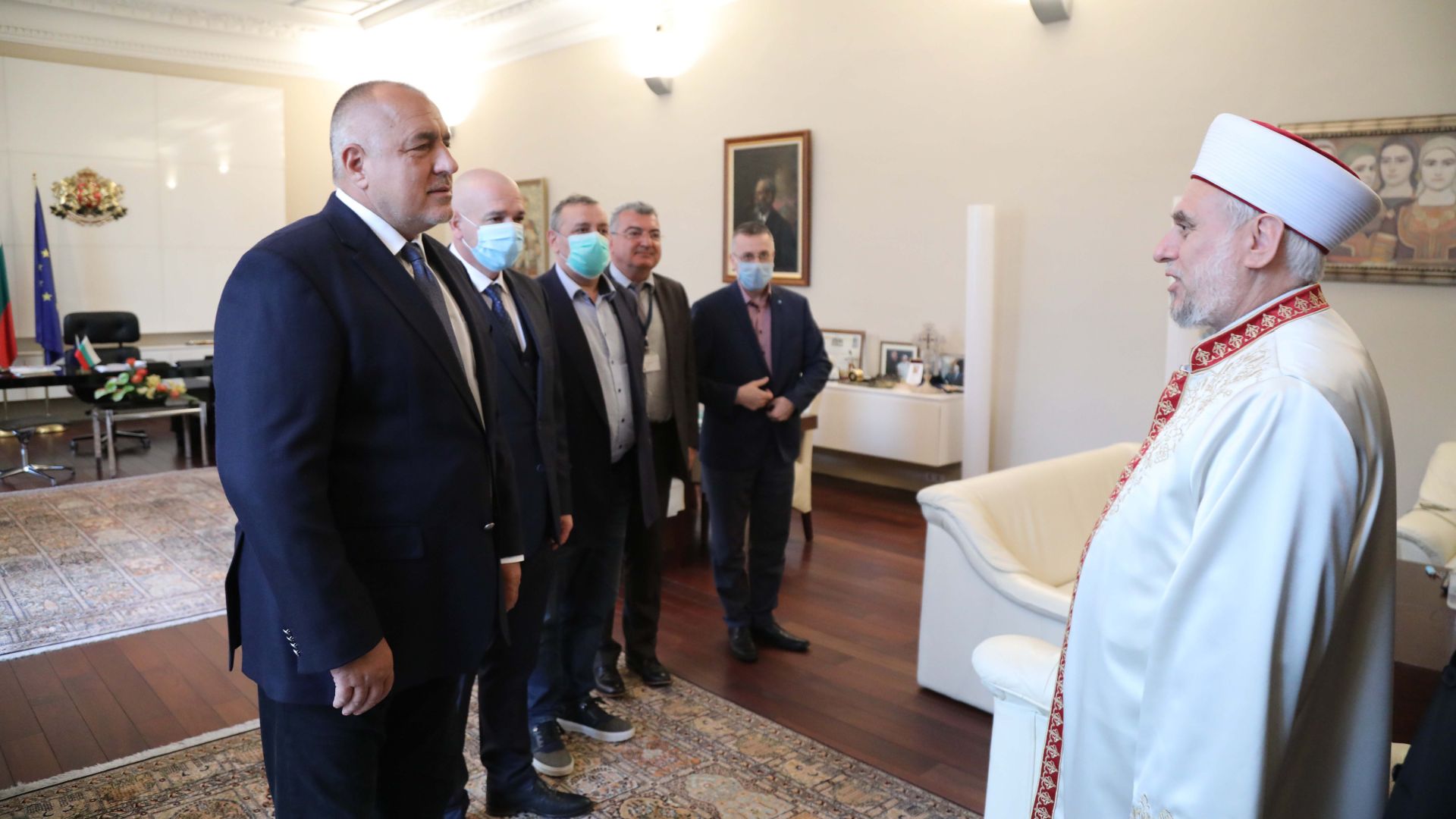 Борисов и Оперативният щаб се разбраха с главния мюфтия: Ходжата да води молитвата пред джамията
