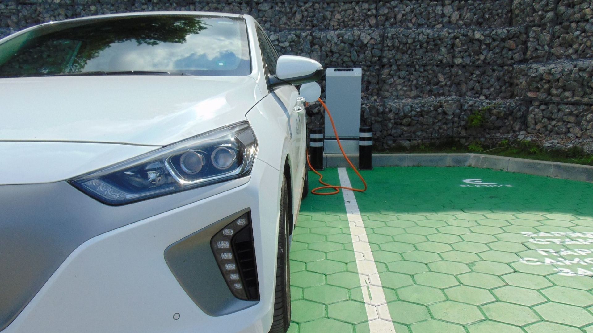 Община Бургас и ЕЛДРАЙВ ЧАРДЖИНГ ЕАД сключиха договор за изграждане