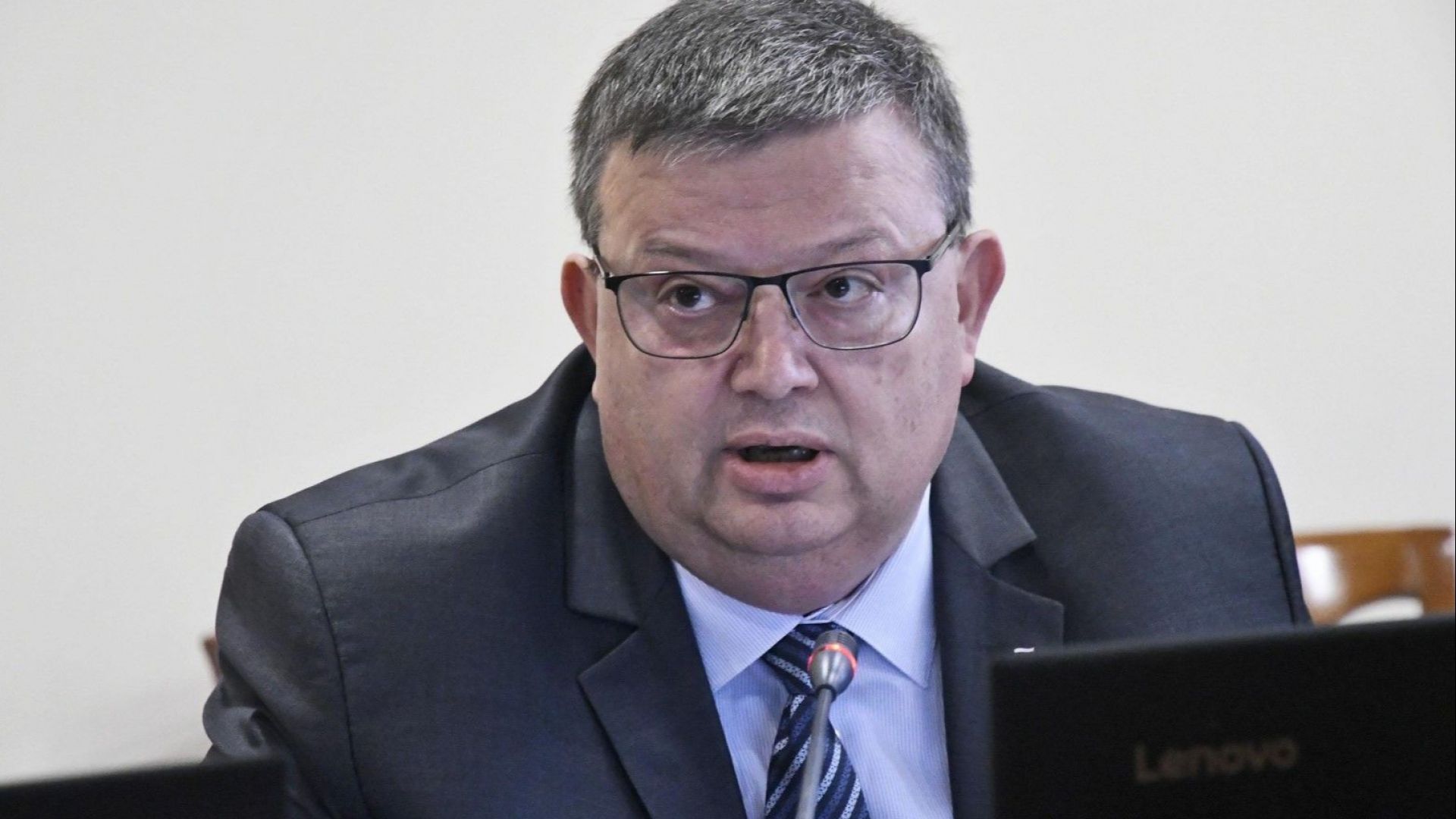 Антикорупционната комисия в НС ще изслушва Сотир Цацаров