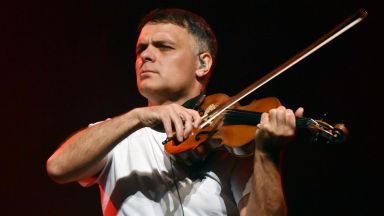 Васко Василев отменя лятното си турне в страната, остава само концертът в София
