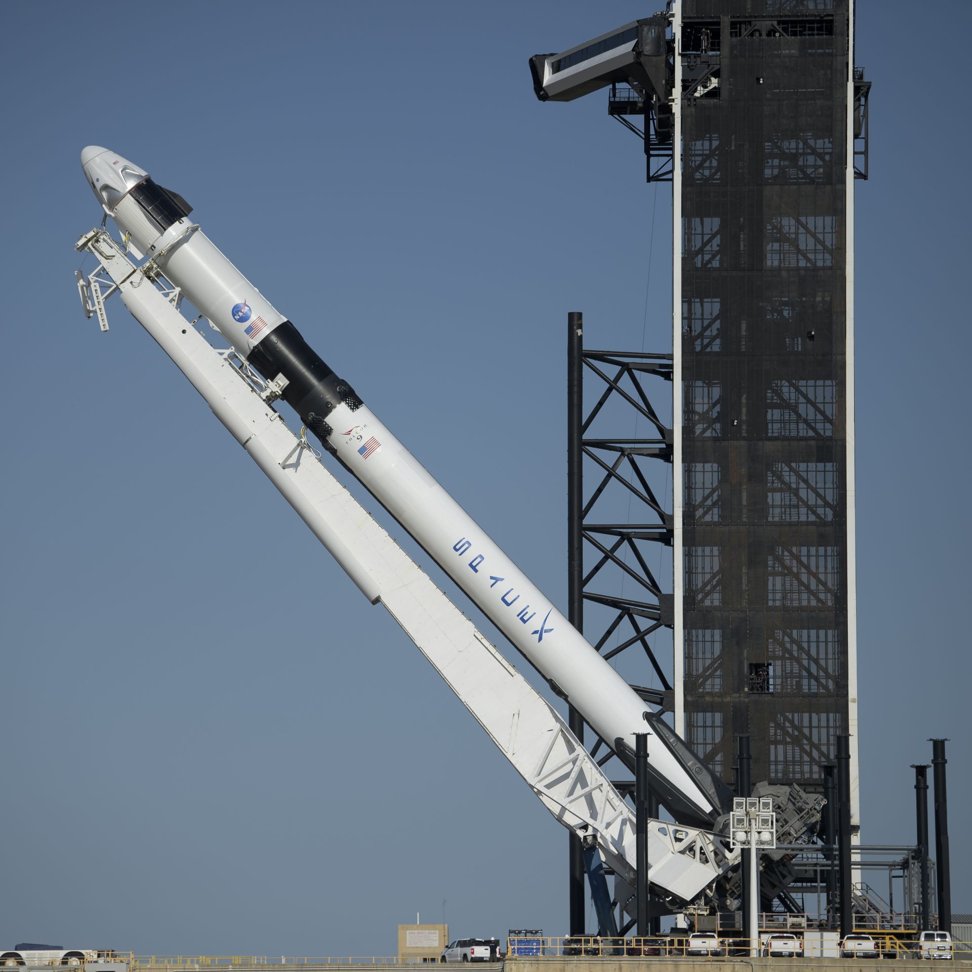 Ракетата Falcon-9 на стартовата площадка