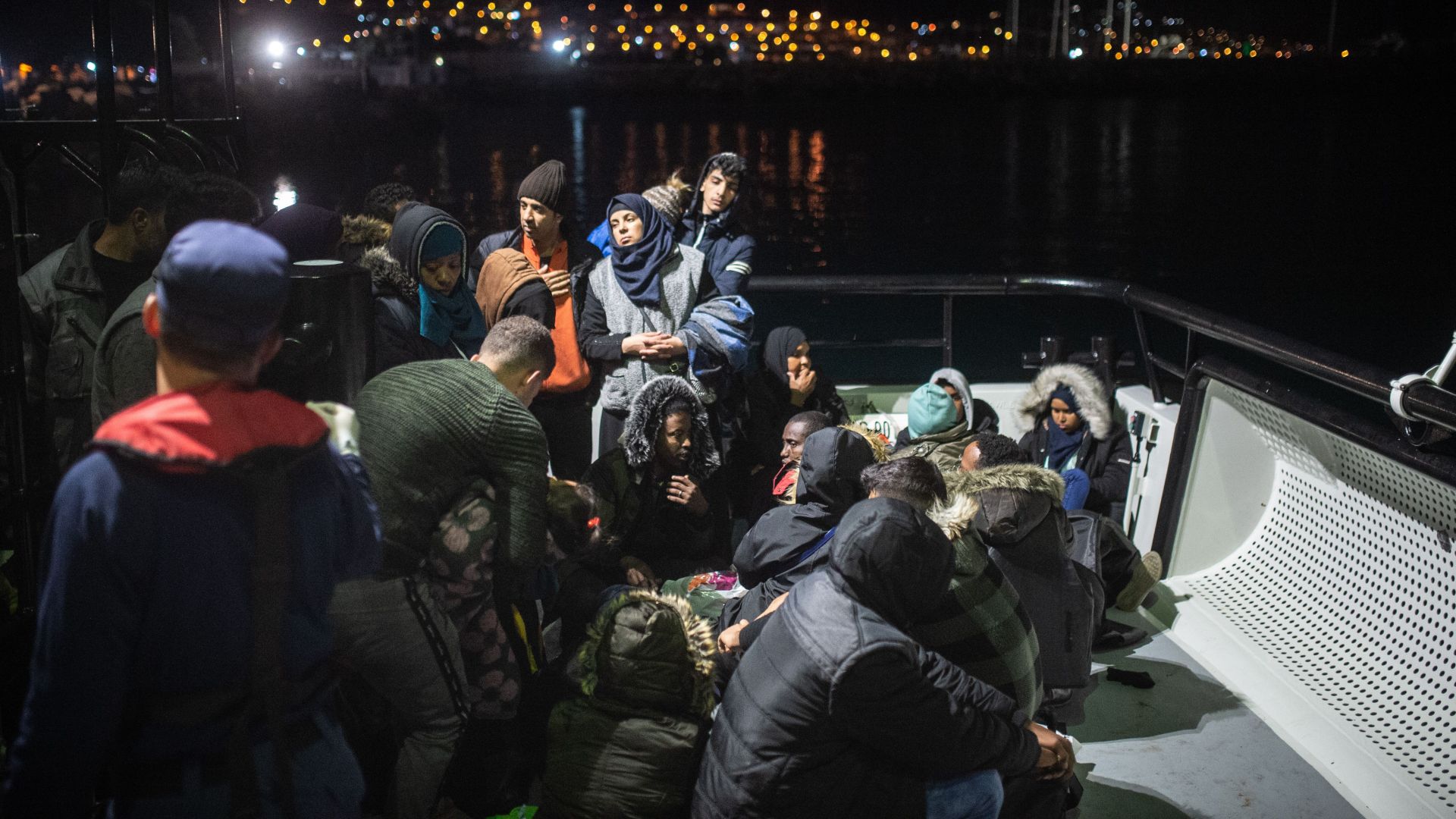 Катери на бреговата охрана на Малта спасиха група от 140