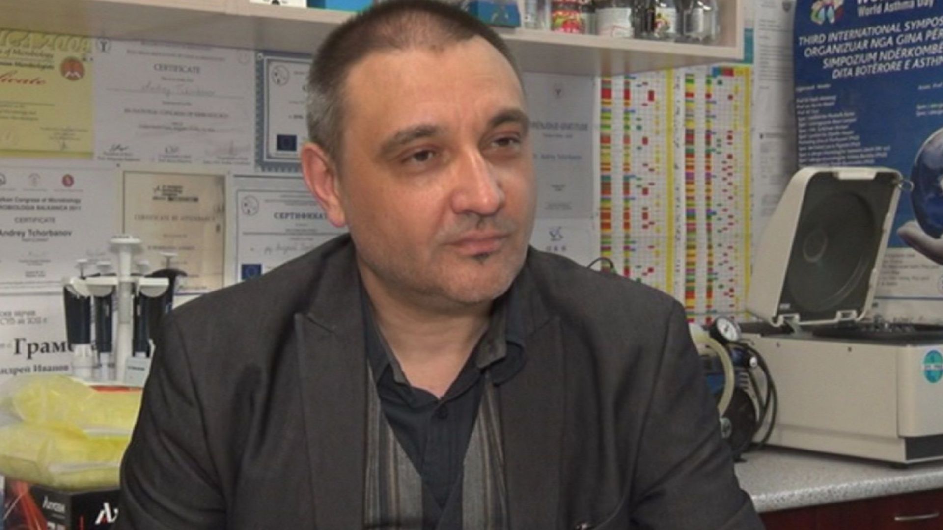 Коронавирусът се предава само от човек на човек в интимен