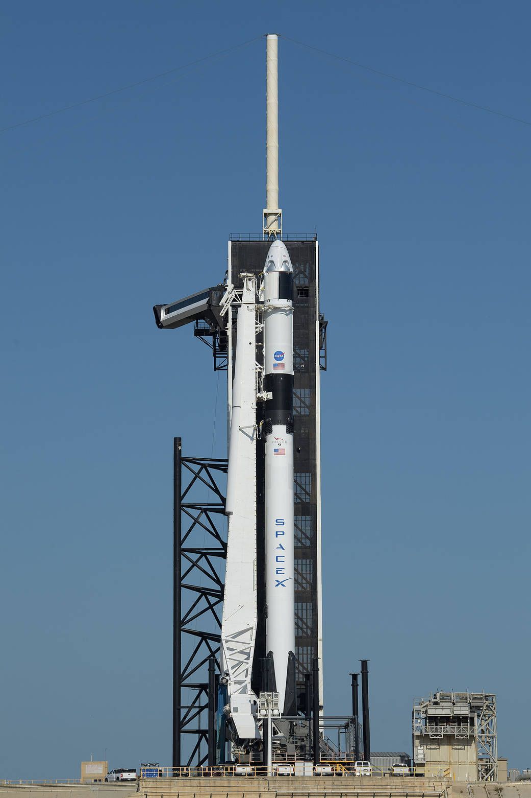 Ракетата Falcon-9 на стартовата площадка