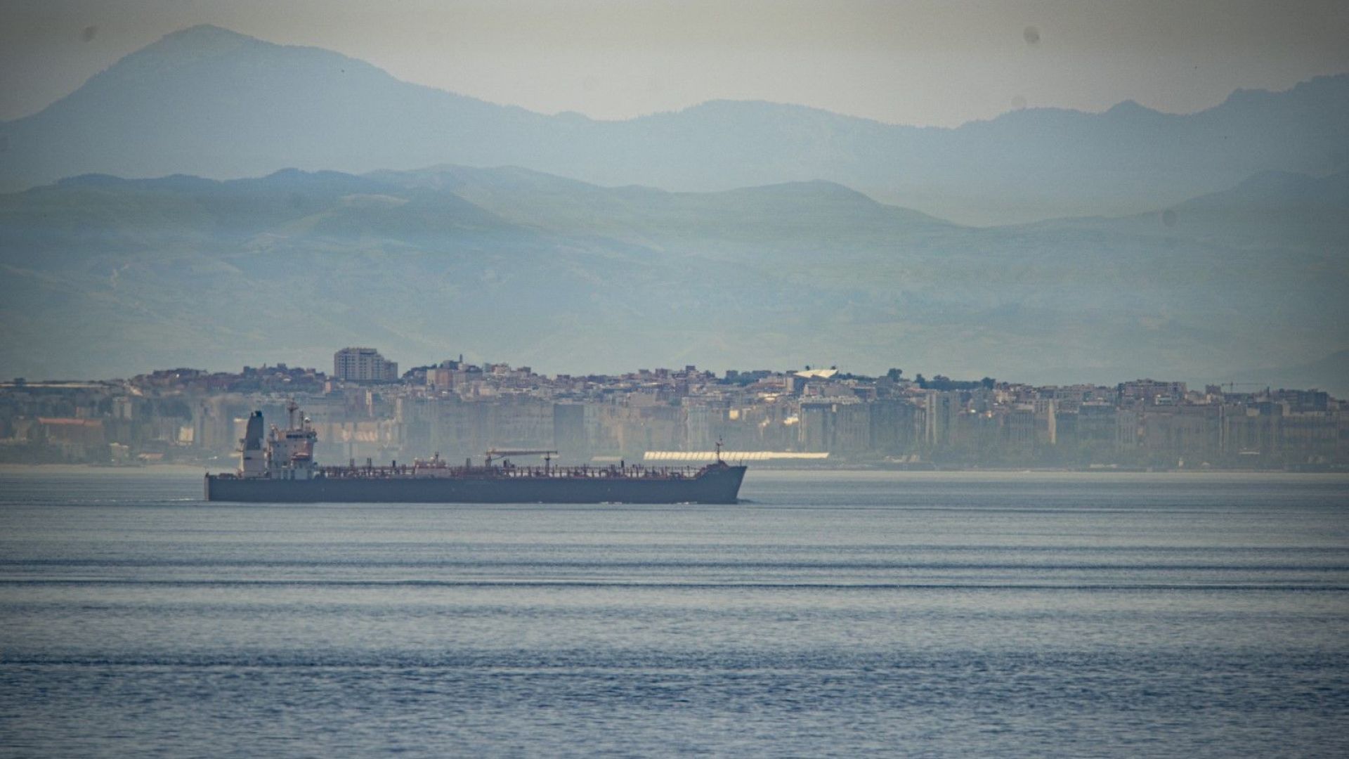 Пет ирански танкера приближават Венецуела: как ще реагират САЩ