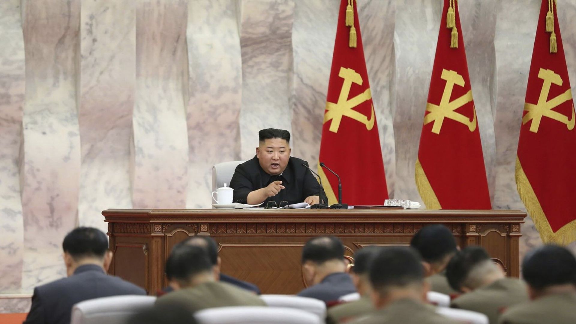 Севернокорейският лидер Ким Чен ун е председателствал заседание на Централната военна