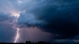 Дъждовно и хладно - до 14-15 градуса през уикенда, остава неустойчиво и следващата седмица