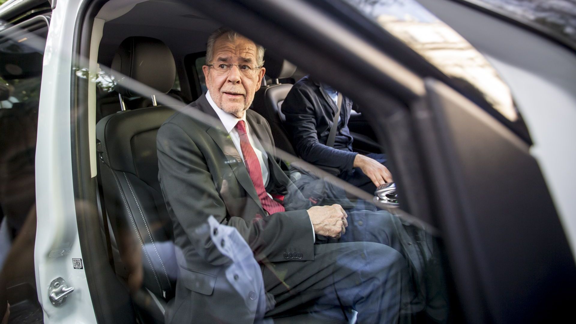 Австрийският президент Александер ван дер Белен се извини днес след