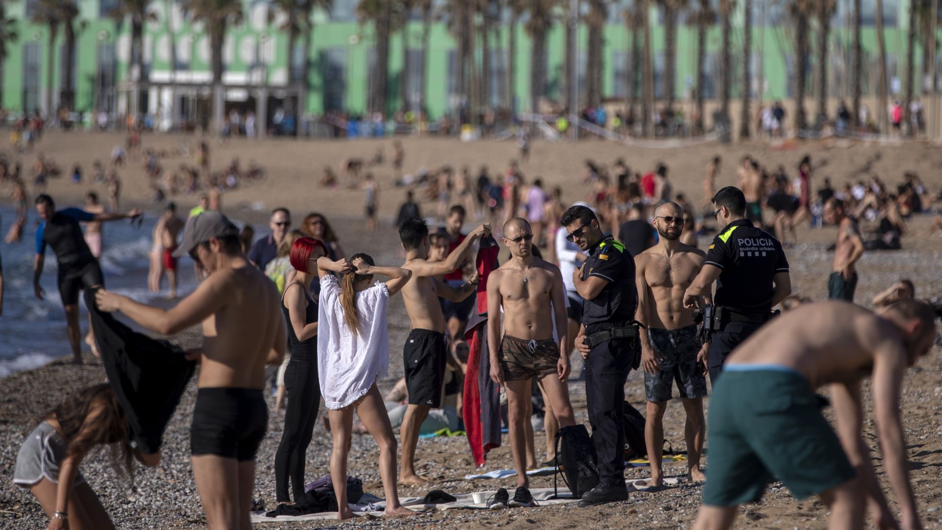 В Мадрид и Барселона от днес хората се радват отново